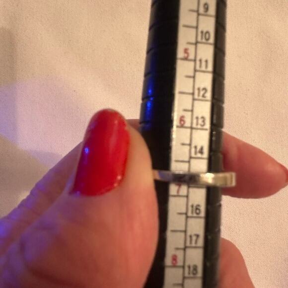 HEART RING - 18K White Gold Plated over .925 Sterling Silver. Simulated Size 7 - Picture 4 of 6